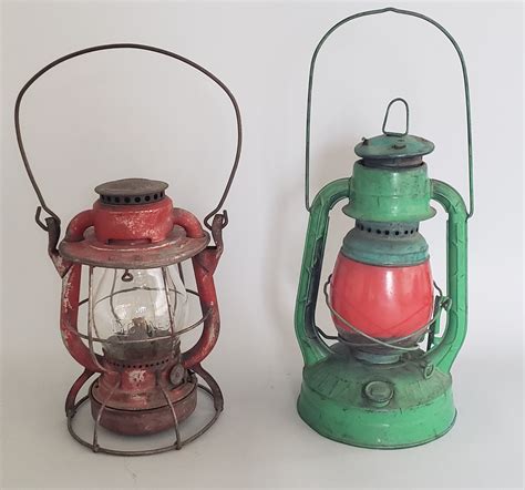 The company ceased operations in 1992. . Vintage dietz lanterns